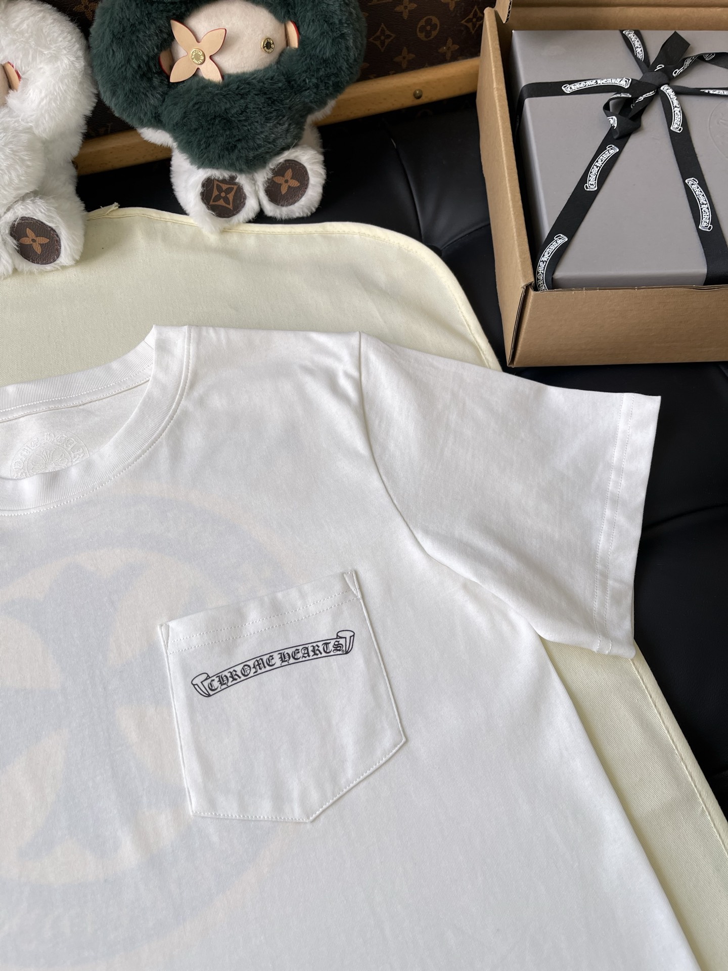 Circle Cross Back-Print Pocket T-Shirt — product photograph