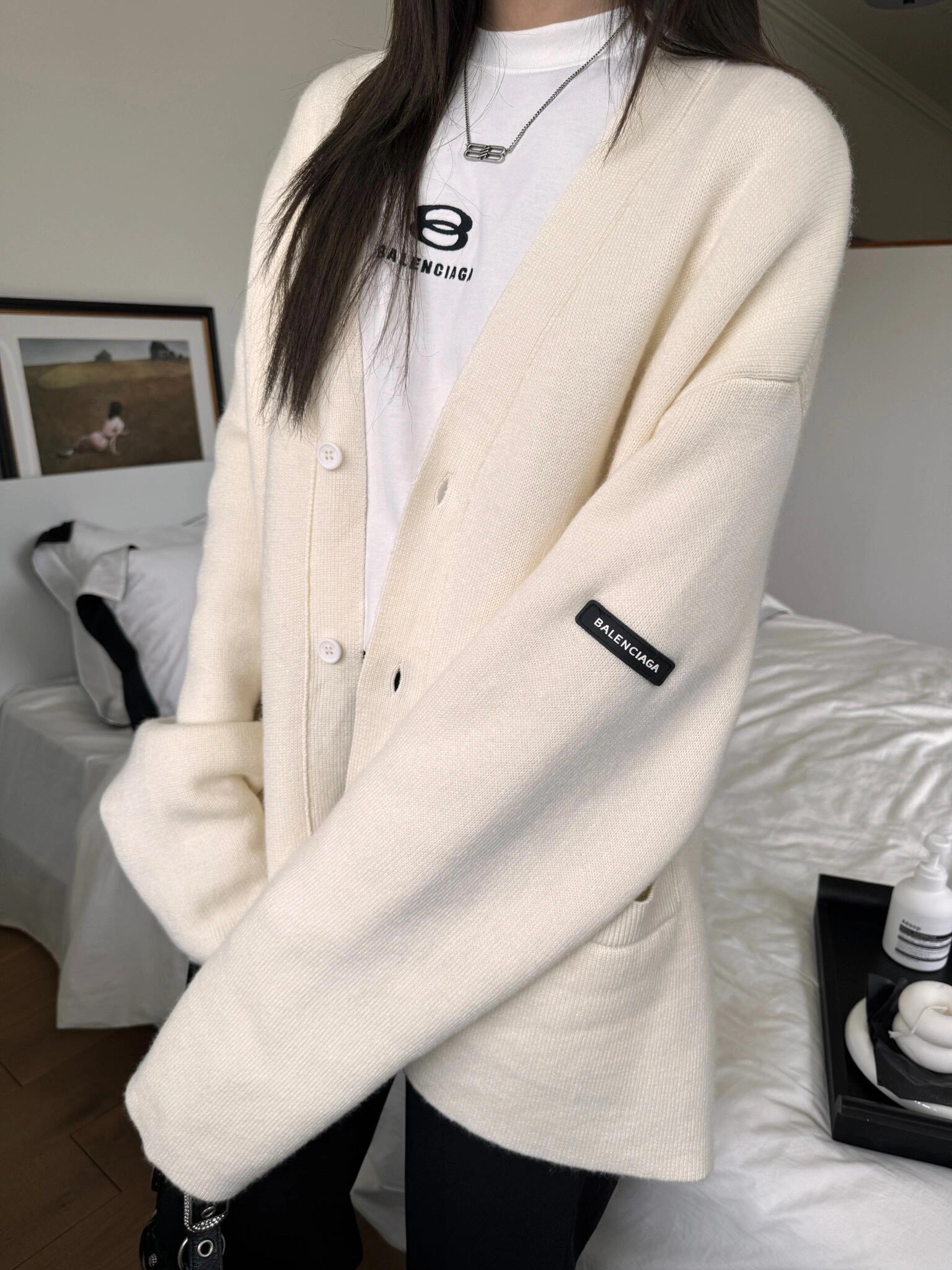 Sleeve-Label Ribbed Cardigan — product photograph