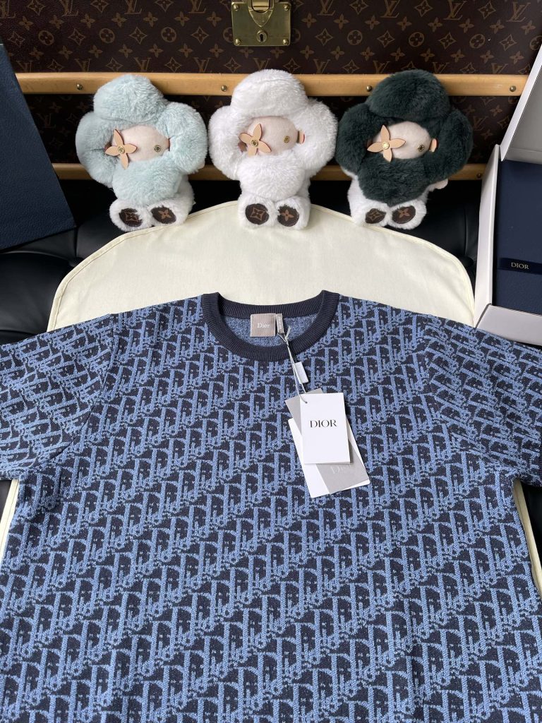 Oblique Pattern Short-Sleeve Knit Top — product photograph