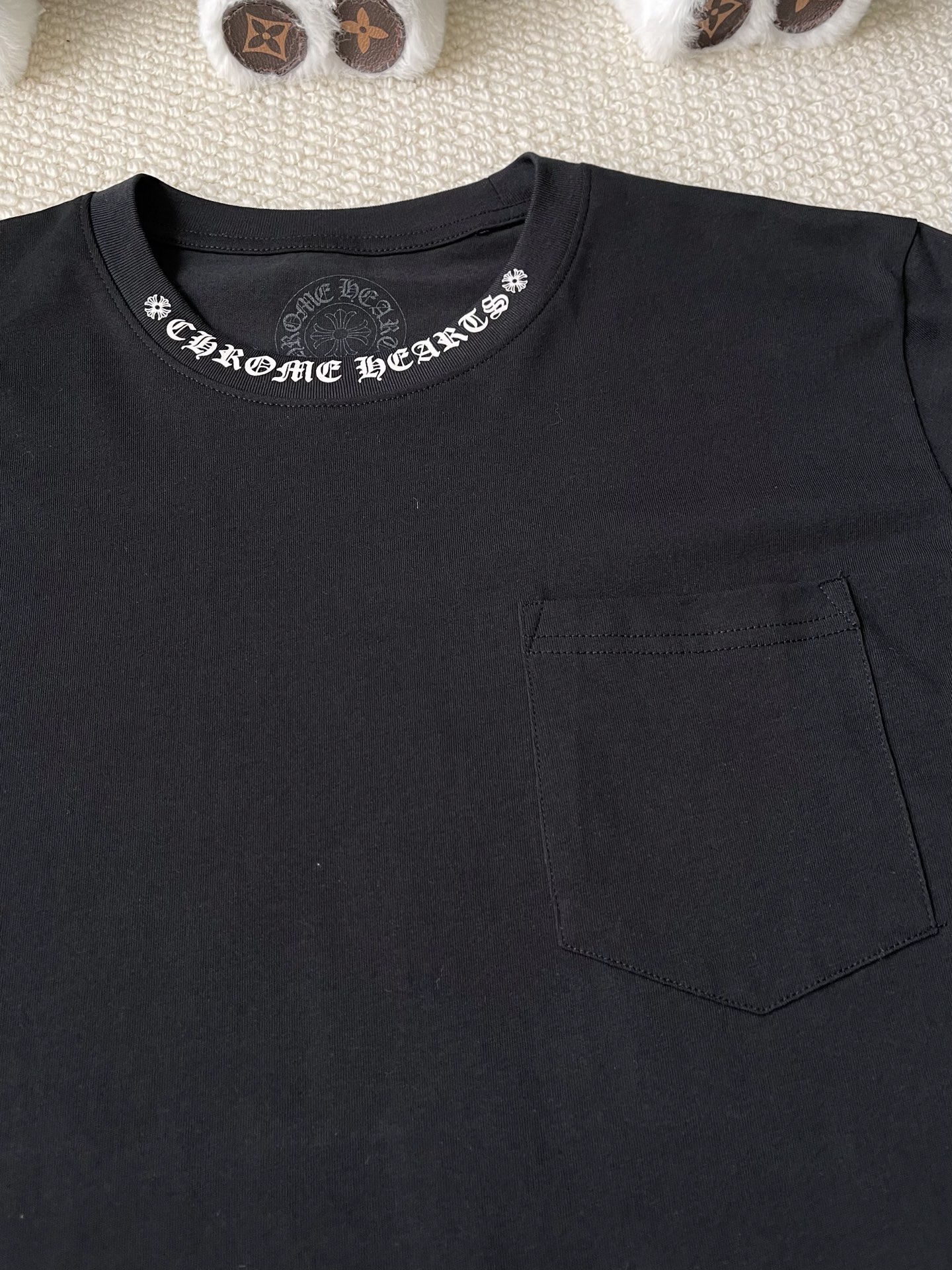 Sleeve-Lettering Pocket Long-Sleeve T-Shirt — product photograph