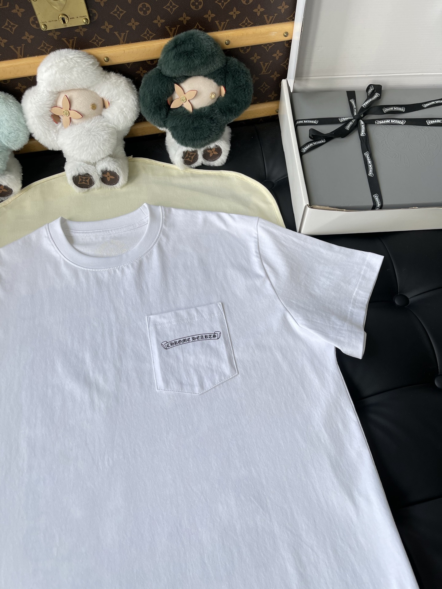 Multicolour Back-Print Pocket T-Shirt — product photograph