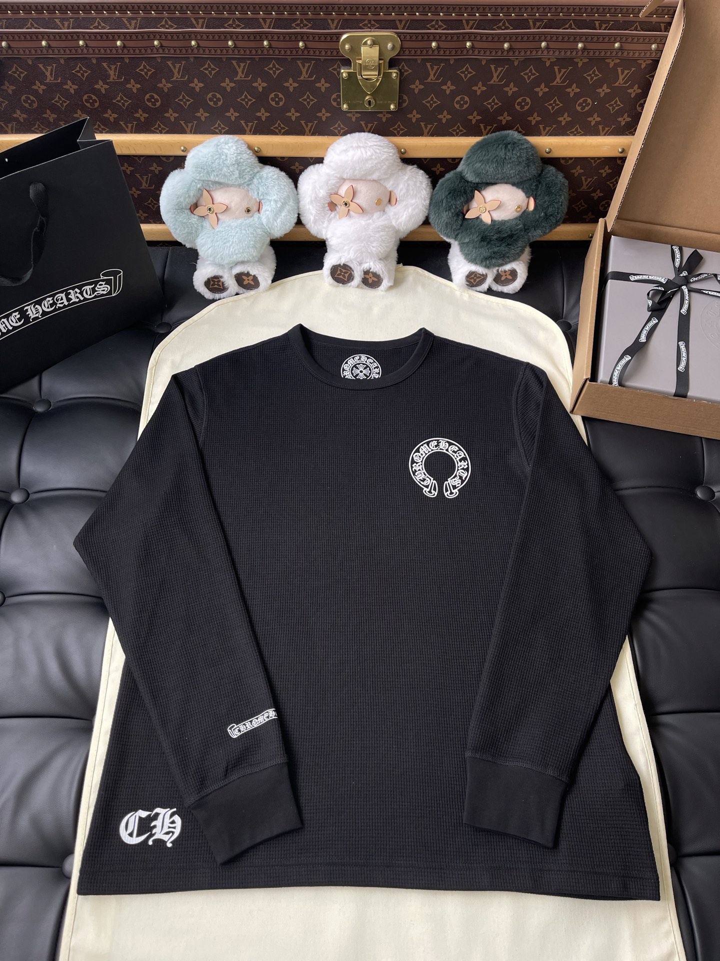 Horseshoe Crest Long-Sleeve Top — product photograph