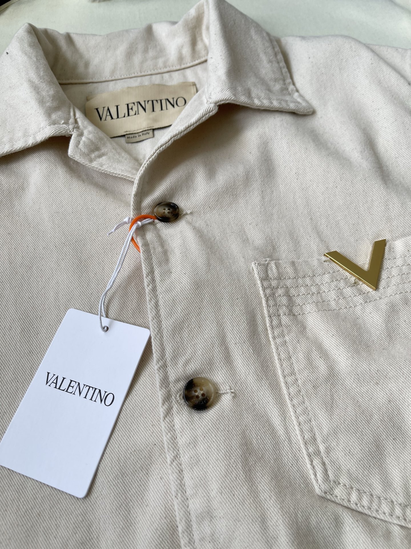 V-Pocket Short-Sleeve Shirt — product photograph