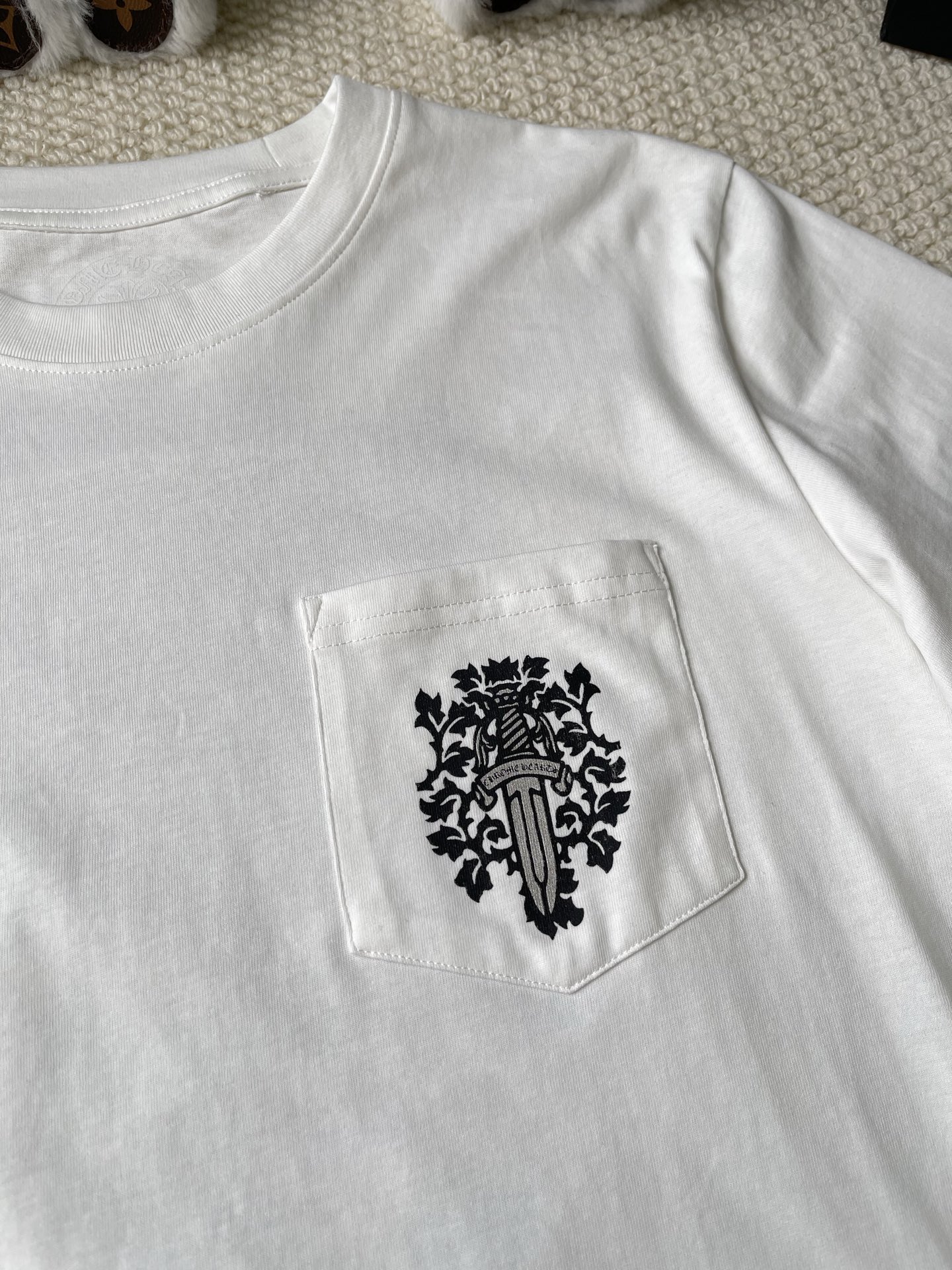 Floral Crest-Back Sleeve-Lettering T-Shirt — product photograph