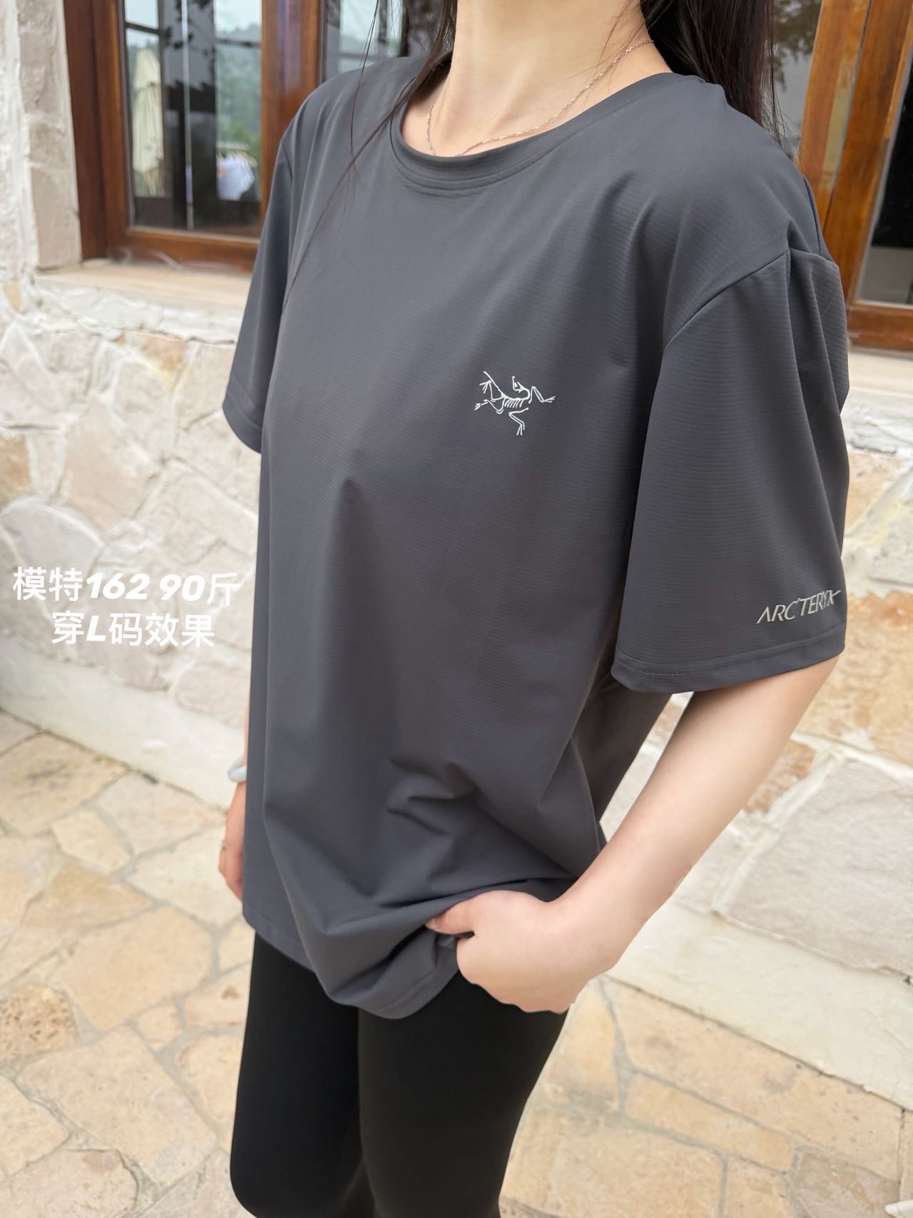 Small Bird-Emblem Crewneck T-Shirt — product photograph
