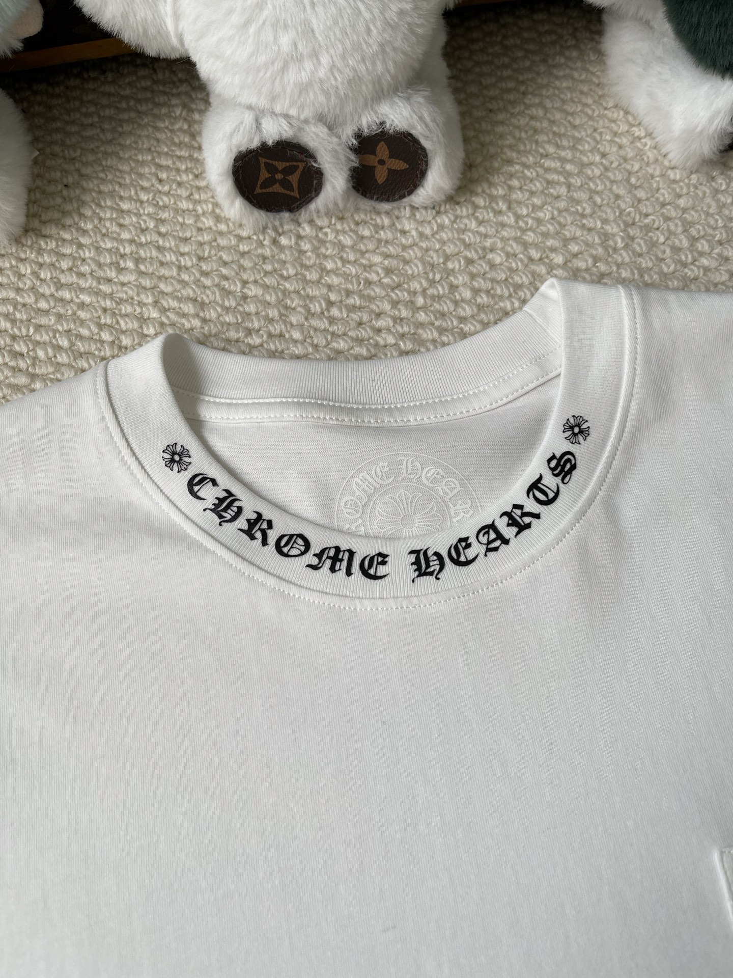 Sleeve-Lettering Pocket Long-Sleeve T-Shirt — product photograph
