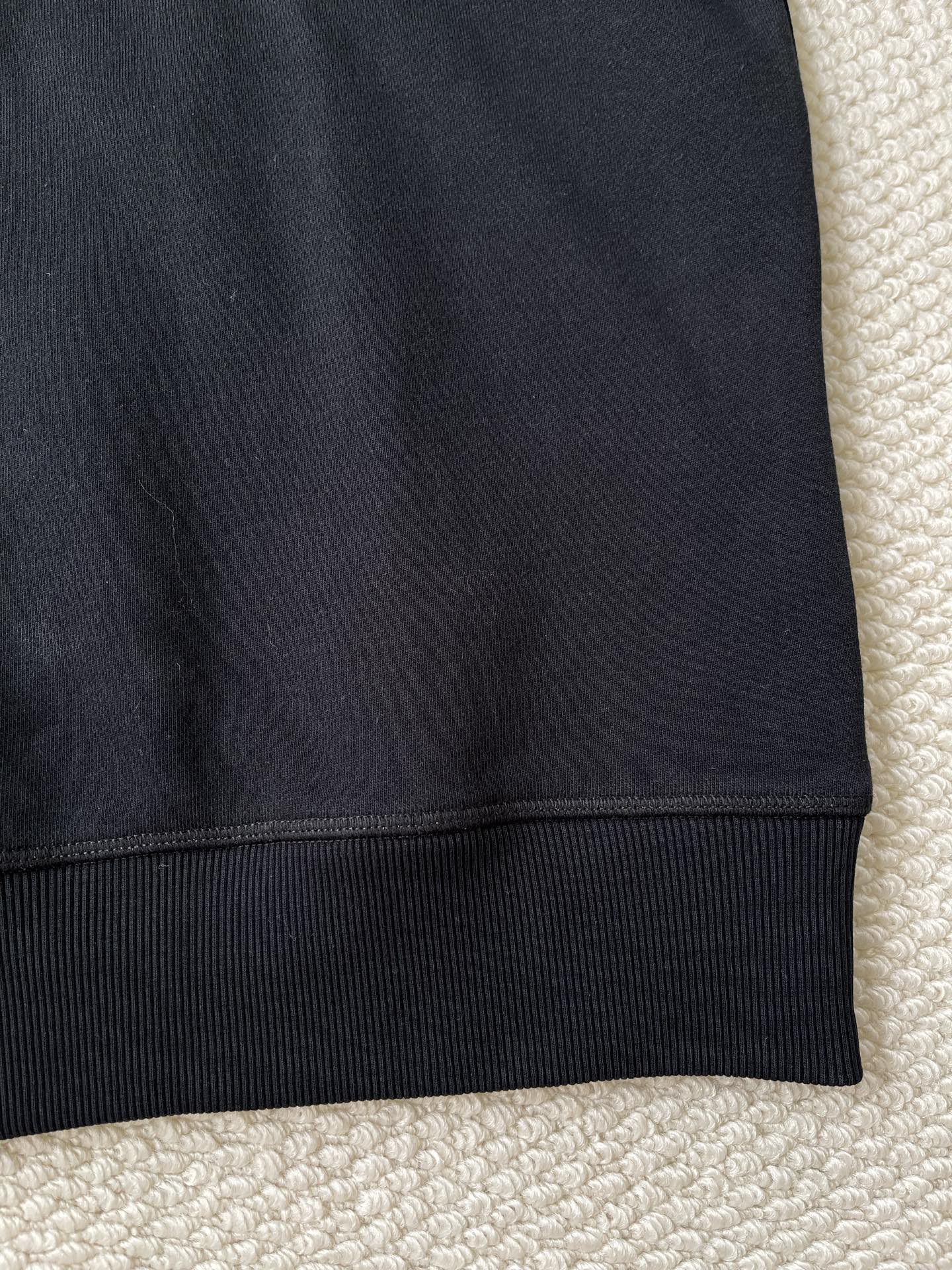 Minimal Hem-Plaque Sweatshirt — product photograph