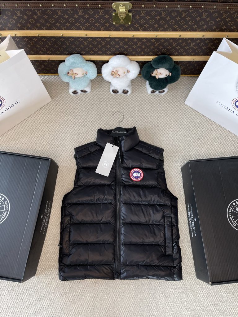 Crest-Patch Quilted Vest — product photograph
