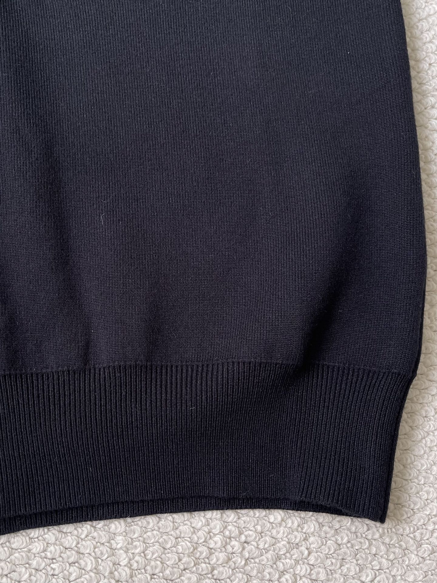 Contrast-Pocket Zip Hoodie — product photograph