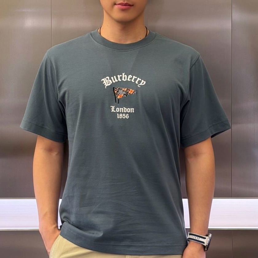 London 1856 Knight T-Shirt — product photograph