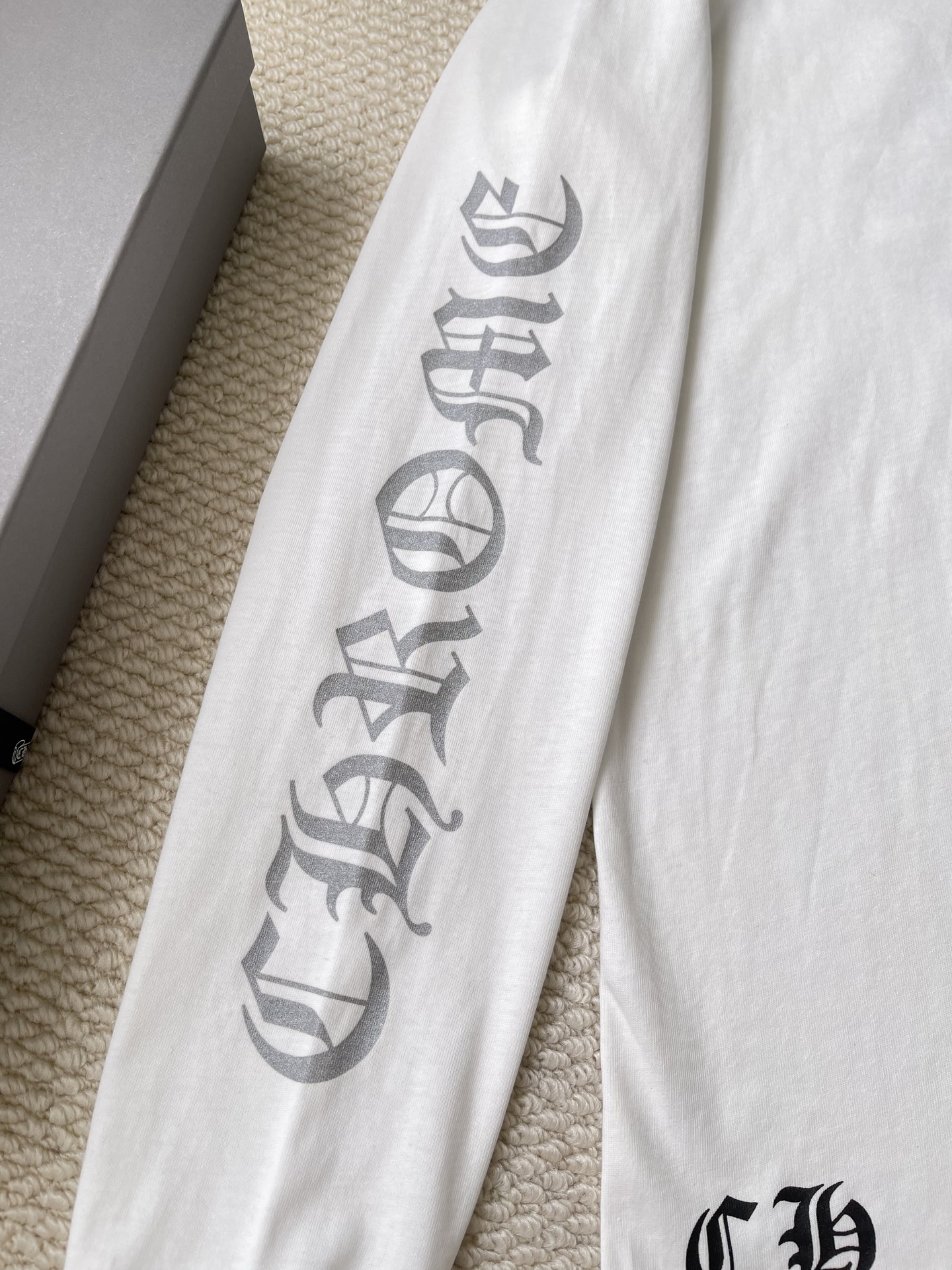 Floral Crest-Back Sleeve-Lettering T-Shirt — product photograph