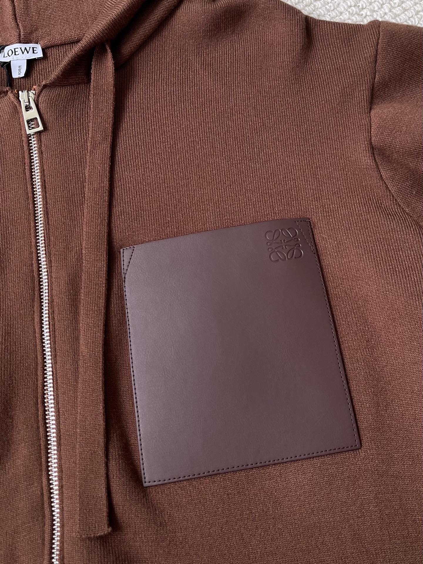 Contrast-Pocket Zip Hoodie — product photograph