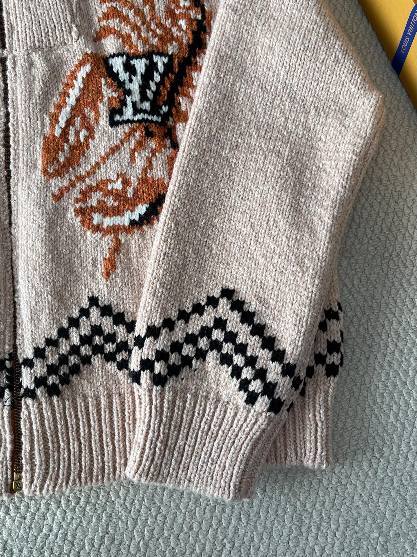 Tiger-Motif Zip Cardigan — product photograph