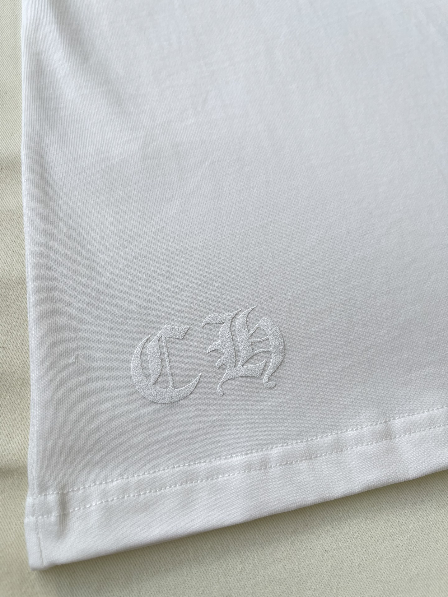 Circle Cross Back-Print Pocket T-Shirt — product photograph
