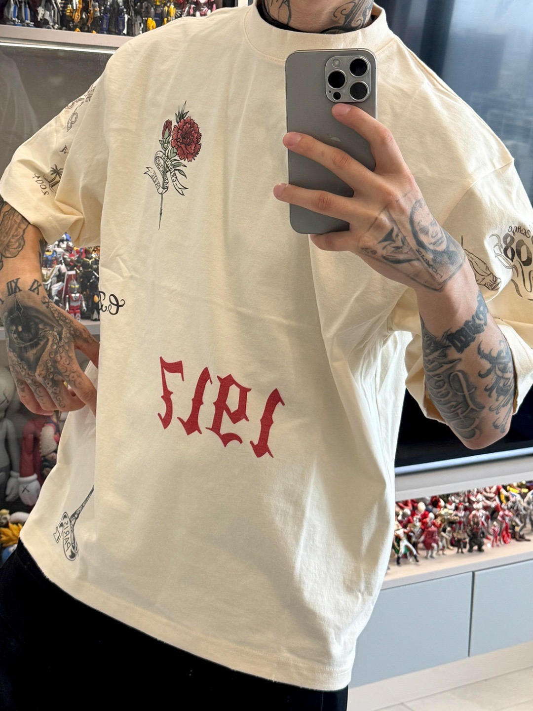 Rose and 1917 Graphic T-Shirt — product photograph