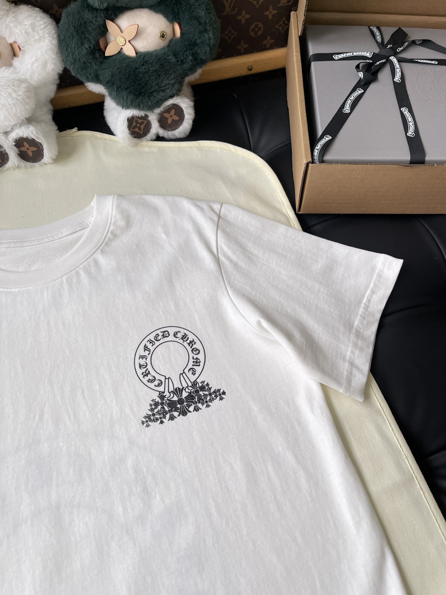 Horseshoe Floral Crest T-Shirt — product photograph