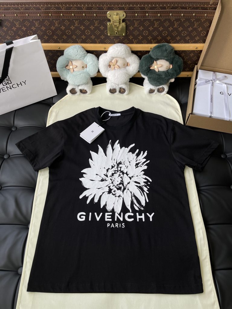 Sunflower Graphic T-Shirt — product photograph