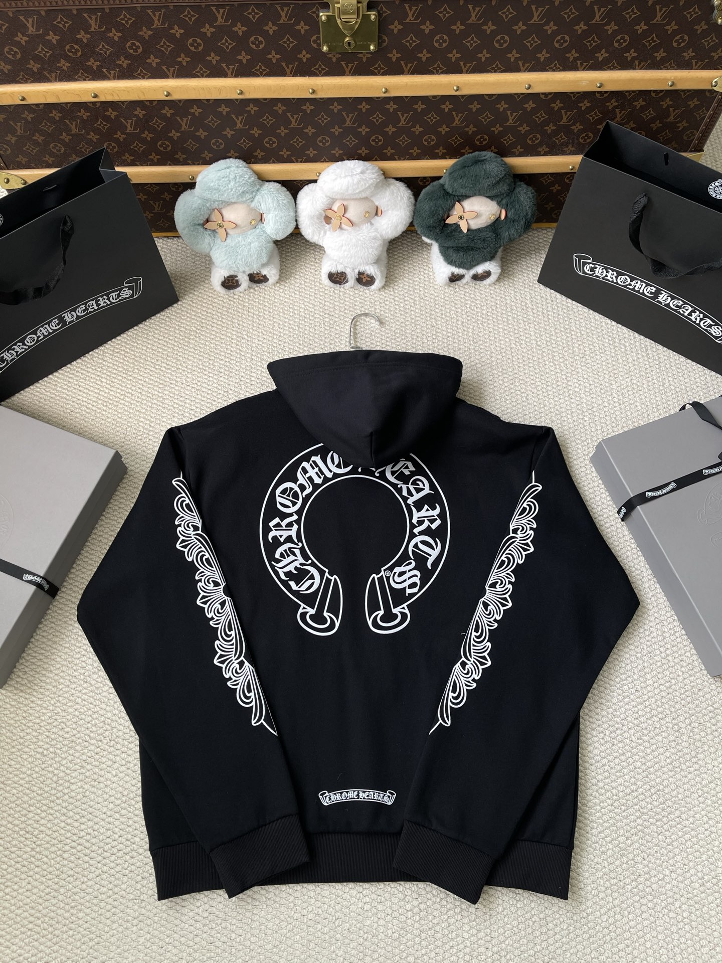 Horseshoe-Graphic Pullover Hoodie — product photograph