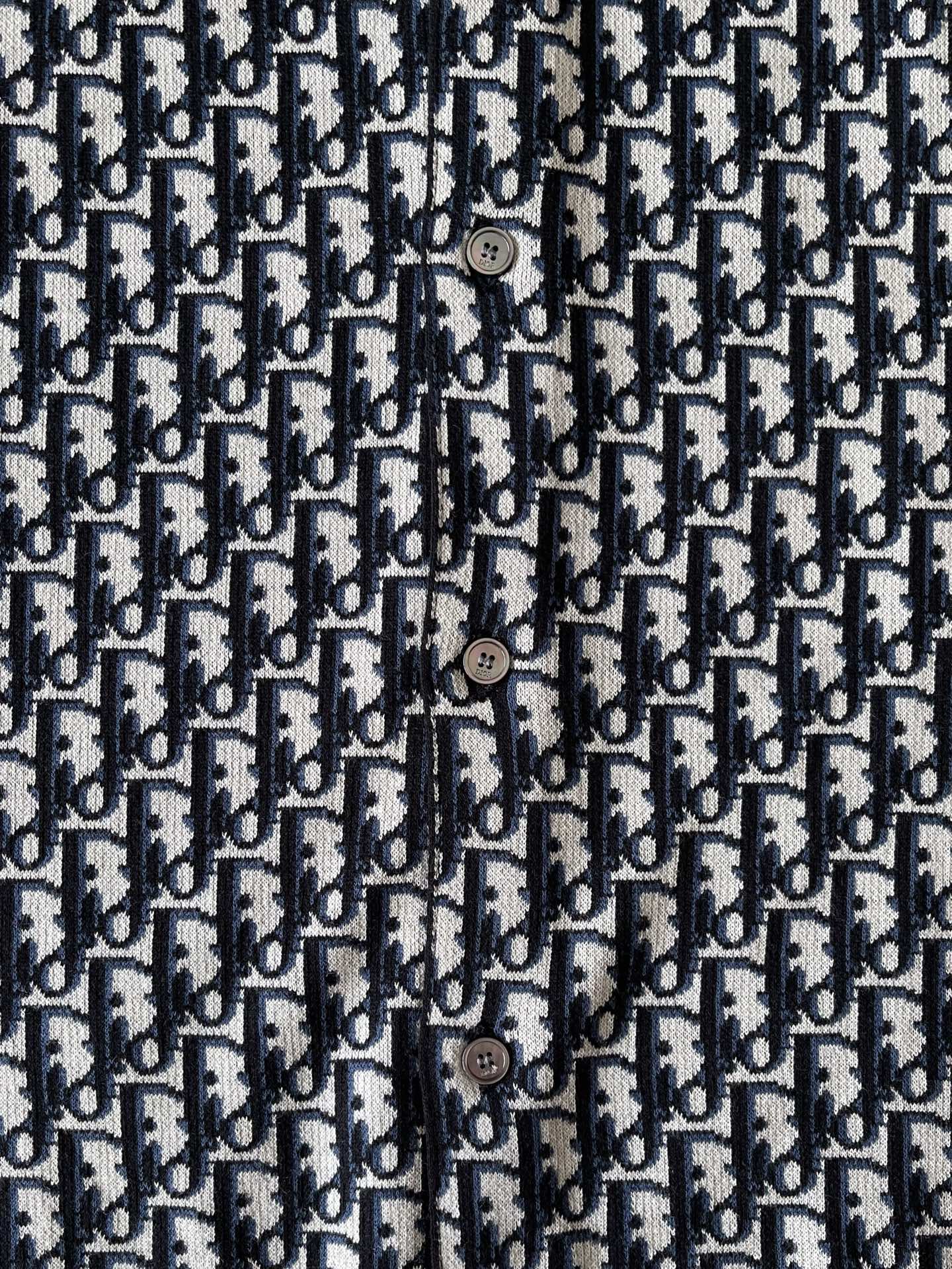 Dense-Oblique Button Shirt — product photograph