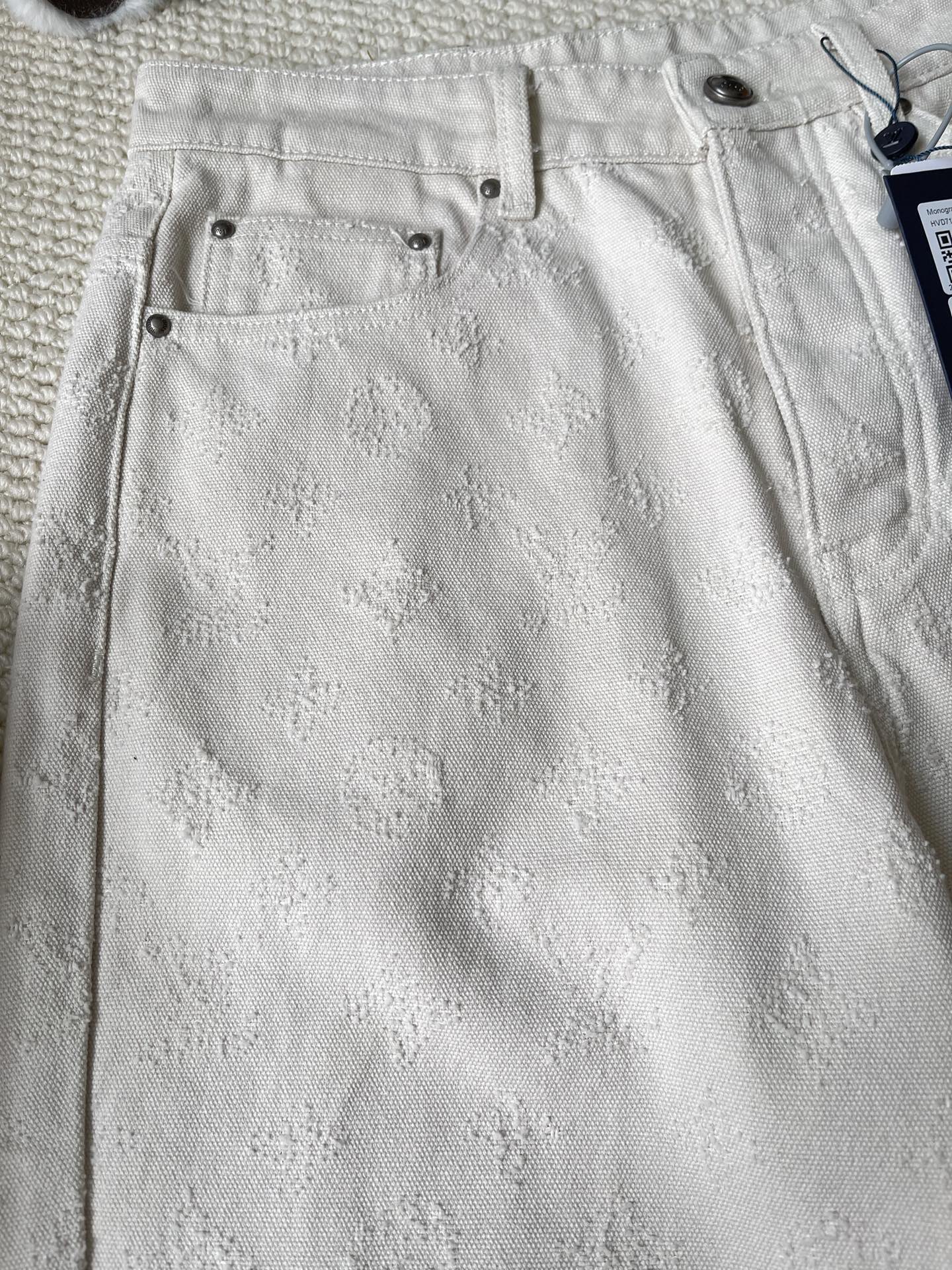White Straight-Leg Jeans — product photograph