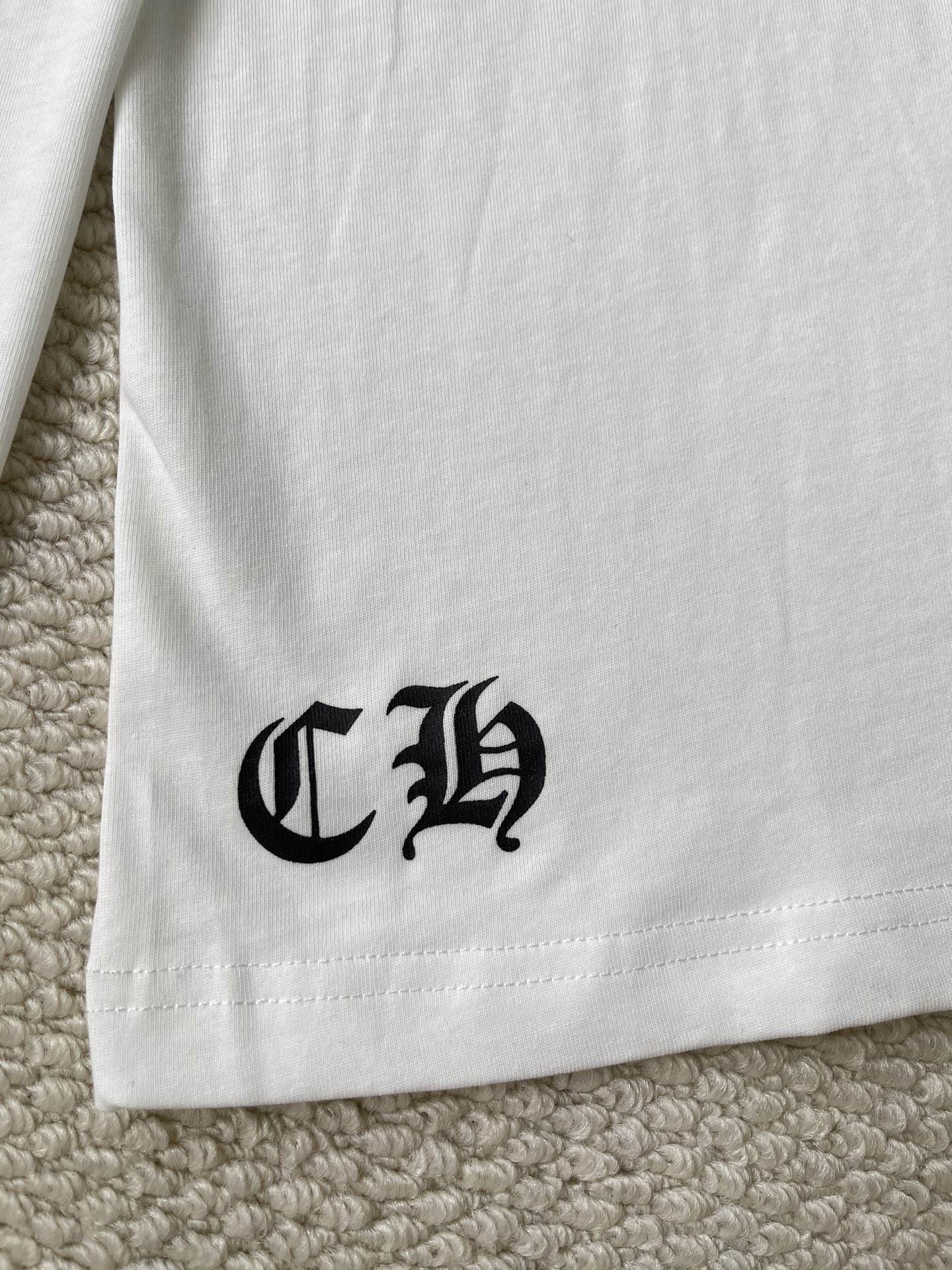 Floral Crest-Back Sleeve-Lettering T-Shirt — product photograph