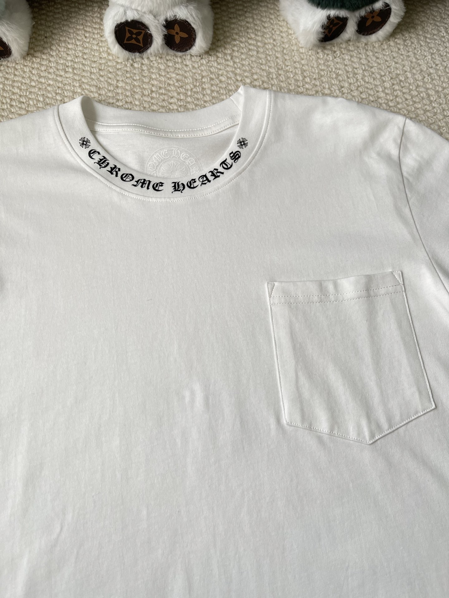 Sleeve-Lettering Pocket Long-Sleeve T-Shirt — product photograph