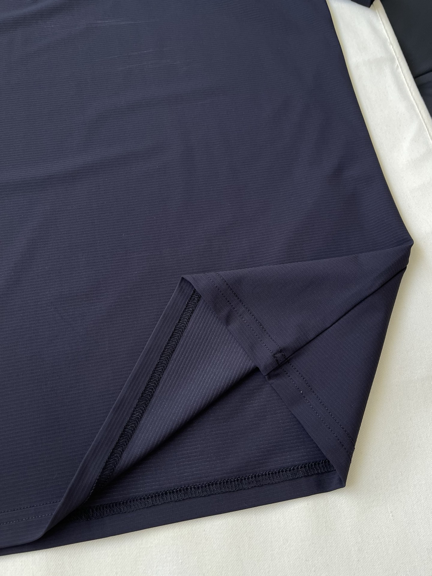 Small Bird-Emblem Crewneck T-Shirt — product photograph