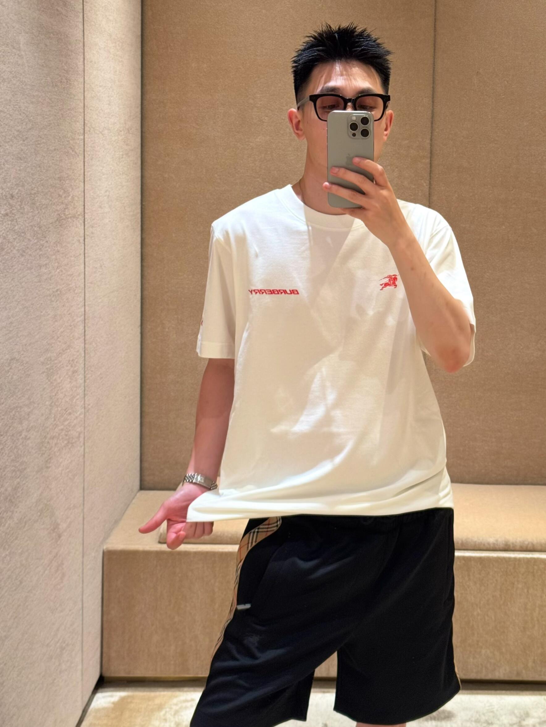 Map-Graphic Back T-Shirt — product photograph
