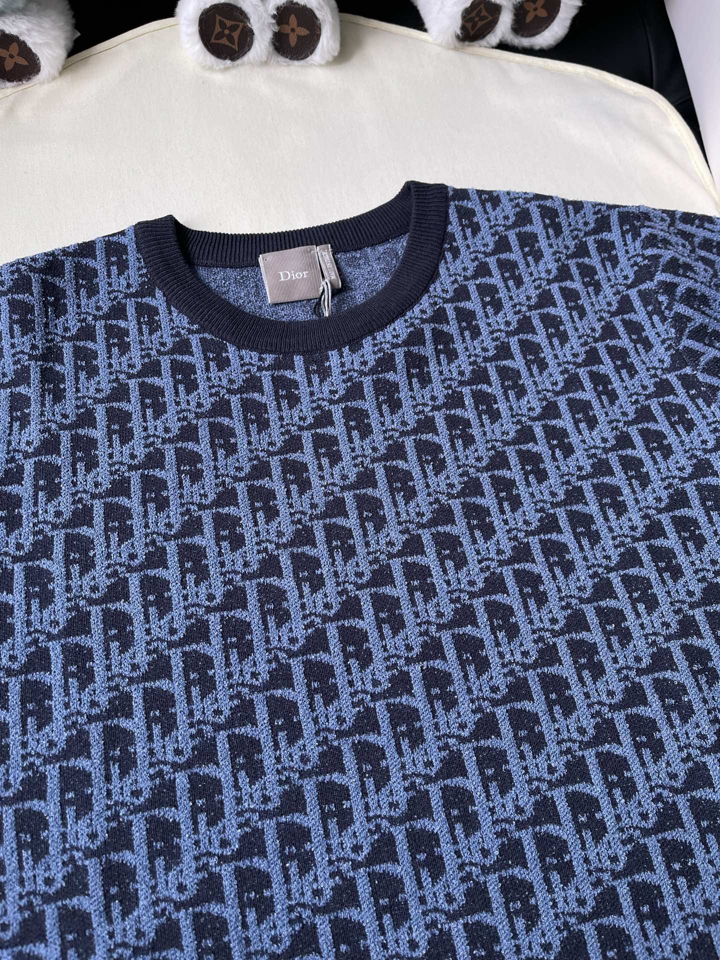 Oblique Pattern Short-Sleeve Knit Top — product photograph