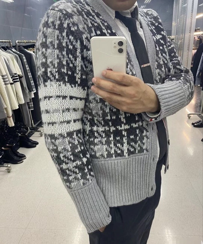 Houndstooth V-Neck Pocket Cardigan — product photograph